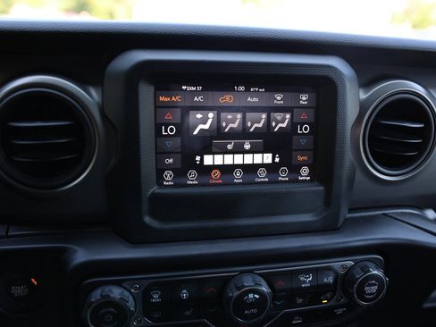 Used 2022 Jeep Wrangler Unlimited Sport image 24