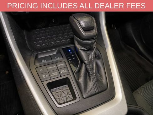 Used 2021 Toyota RAV4 LE AWD/4WD image 14