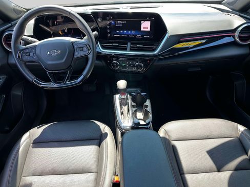 Used 2024 Chevrolet Trax RS w/ Sunroof Package FWD image 12