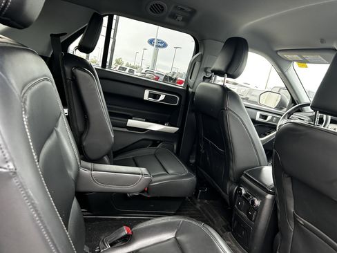 Used 2022 Ford Explorer XLT w/ Equipment Group 202A AWD/4WD image 12