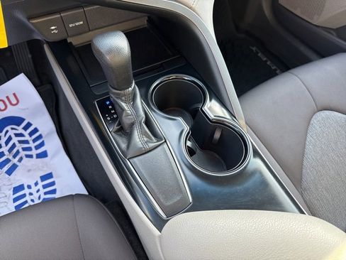 Used 2018 Toyota Camry L image 19