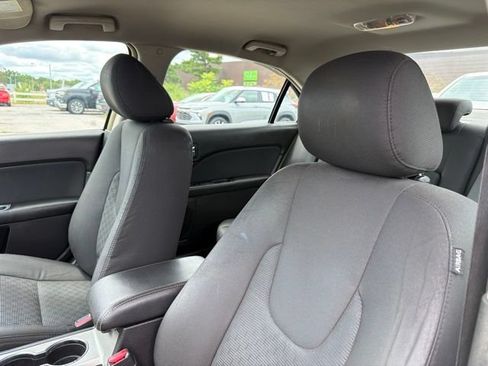 Used 2011 Ford Fusion SE FWD image 14