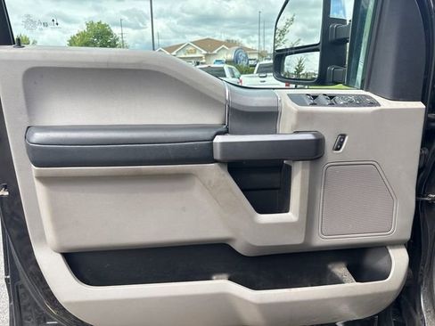 Used 2021 Ford F250 XLT w/ XLT Premium Package AWD/4WD image 17
