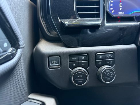 Used 2025 Chevrolet Silverado 1500 ZR2 image 14