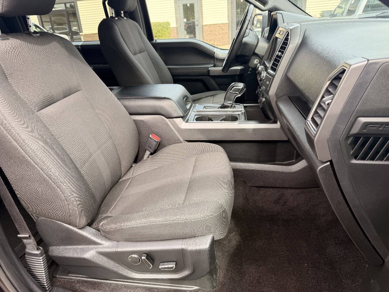 Used 2016 Ford F150 XLT w/ Equipment Group 302A Luxury AWD/4WD image 12