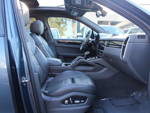Used 2019 Porsche Cayenne AWD/4WD image 23
