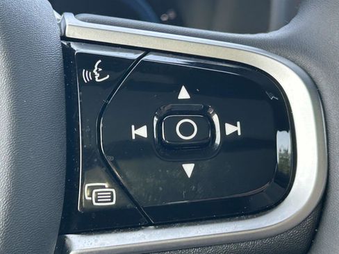 Certified 2025 Volvo XC90 B6 Plus image 24