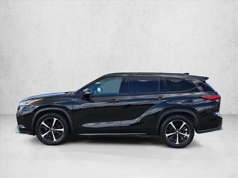Used 2022 Toyota Highlander XSE FWD image 8