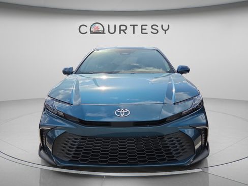 Certified 2025 Toyota Camry SE w/ Convenience Package image 4