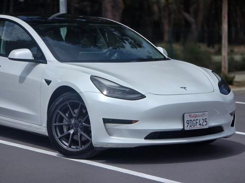 Used 2021 Tesla Model 3 Standard Range Plus RWD image 2