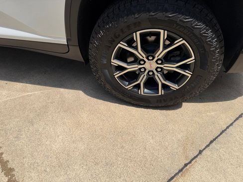 Used 2024 GMC Acadia AT4 w/ Luxury Package AWD/4WD image 37