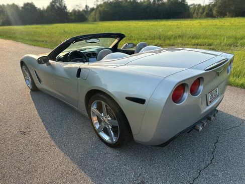 Used 2006 Chevrolet Corvette Coupe w/ Preferred Equipment Group RWD image 22