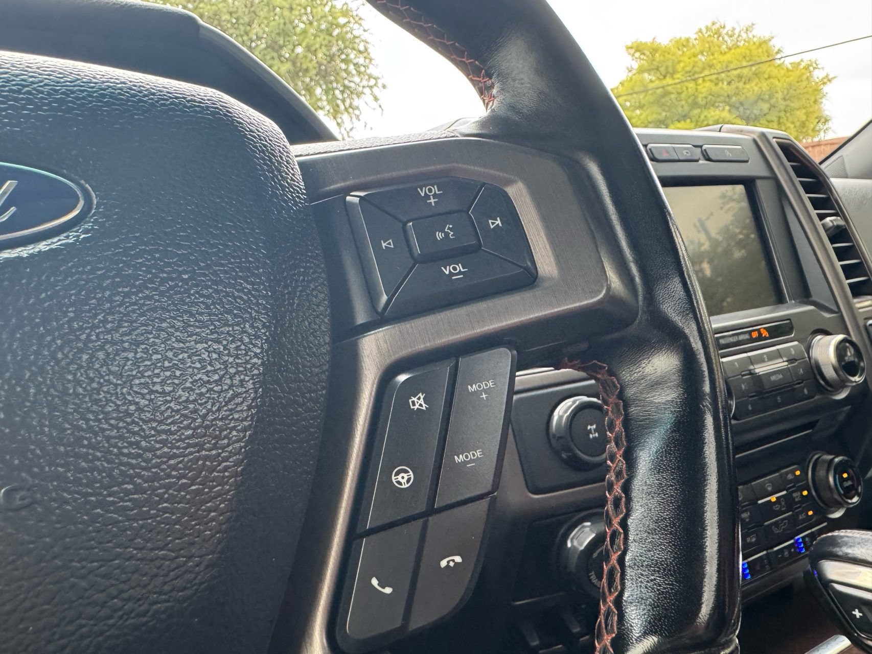 Used 2018 Ford F150 Raptor w/ Equipment Group 802A Luxury AWD/4WD image 16