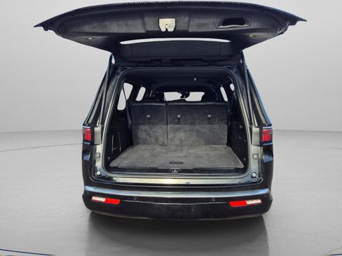 Used 2024 Jeep Wagoneer L Series II RWD image 11