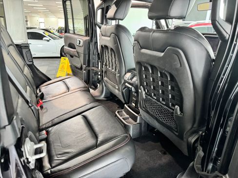 Used 2018 Jeep Wrangler Unlimited Rubicon image 16