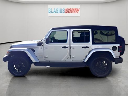Used 2024 Jeep Wrangler Unlimited Sahara AWD/4WD image 6