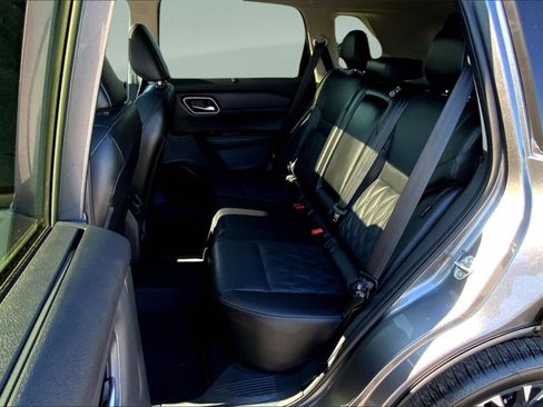 New 2025 Nissan Rogue Platinum w/ Platinum Premium Package image 11