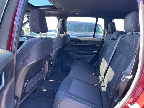 Used 2025 Jeep Grand Cherokee Laredo X w/ Luxury Tech Group I RWD image 4