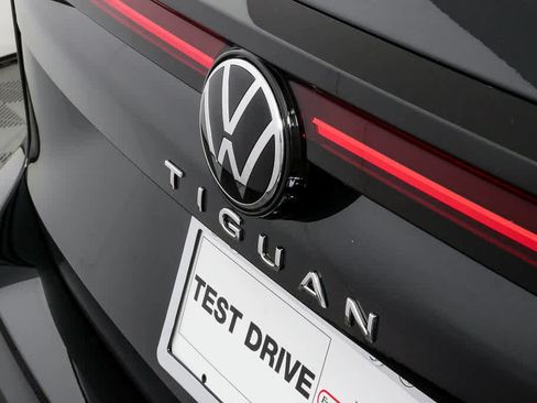 Certified 2025 Volkswagen Tiguan S w/ 18" Wheel Package image 31