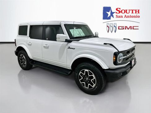 Used 2025 Ford Bronco Outer Banks AWD/4WD image 1