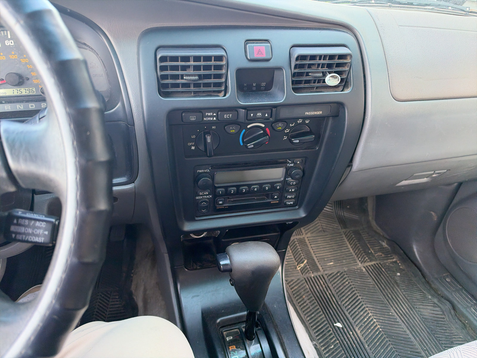 Used 2002 Toyota 4Runner SR5 RWD image 13