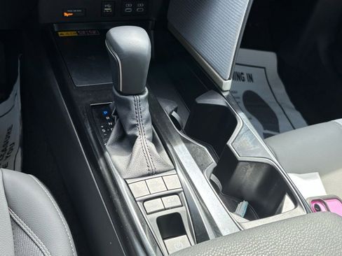 Used 2025 Toyota Camry SE image 11