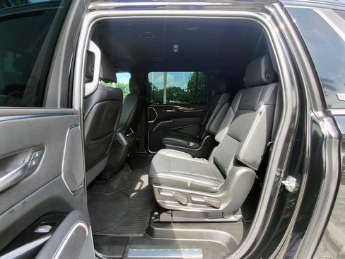 Used 2023 Cadillac Escalade ESV Luxury AWD/4WD image 15