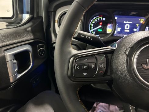 Used 2024 Jeep Wrangler Unlimited w/ Convenience Group image 19