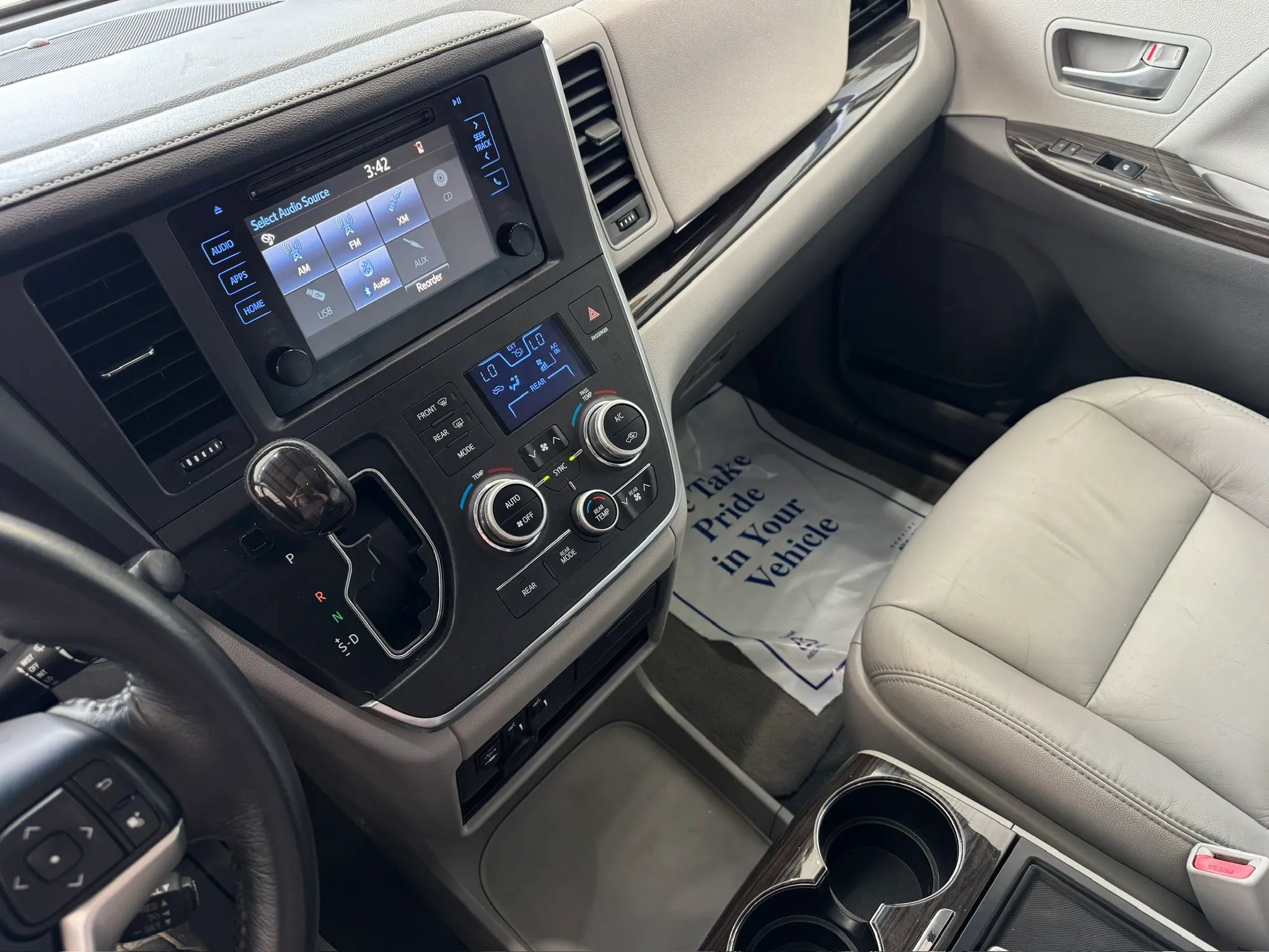 Used 2016 Toyota Sienna XLE FWD image 18