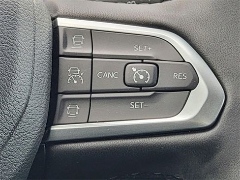 Certified 2023 Jeep Compass Limited image 34