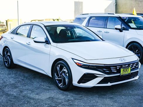 Certified 2025 Hyundai Elantra SEL w/ Cargo Package image 5