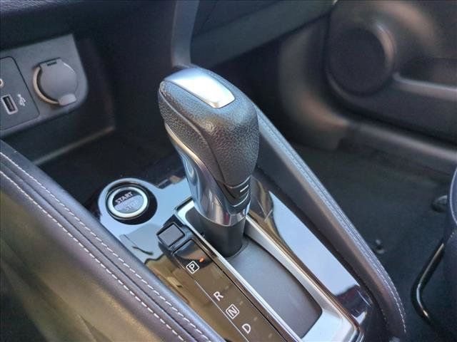 Used 2019 Nissan Kicks SR w/ SR Premium Package FWD image 12