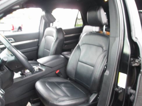 Used 2018 Ford Explorer XLT w/ Equipment Group 202A image 16