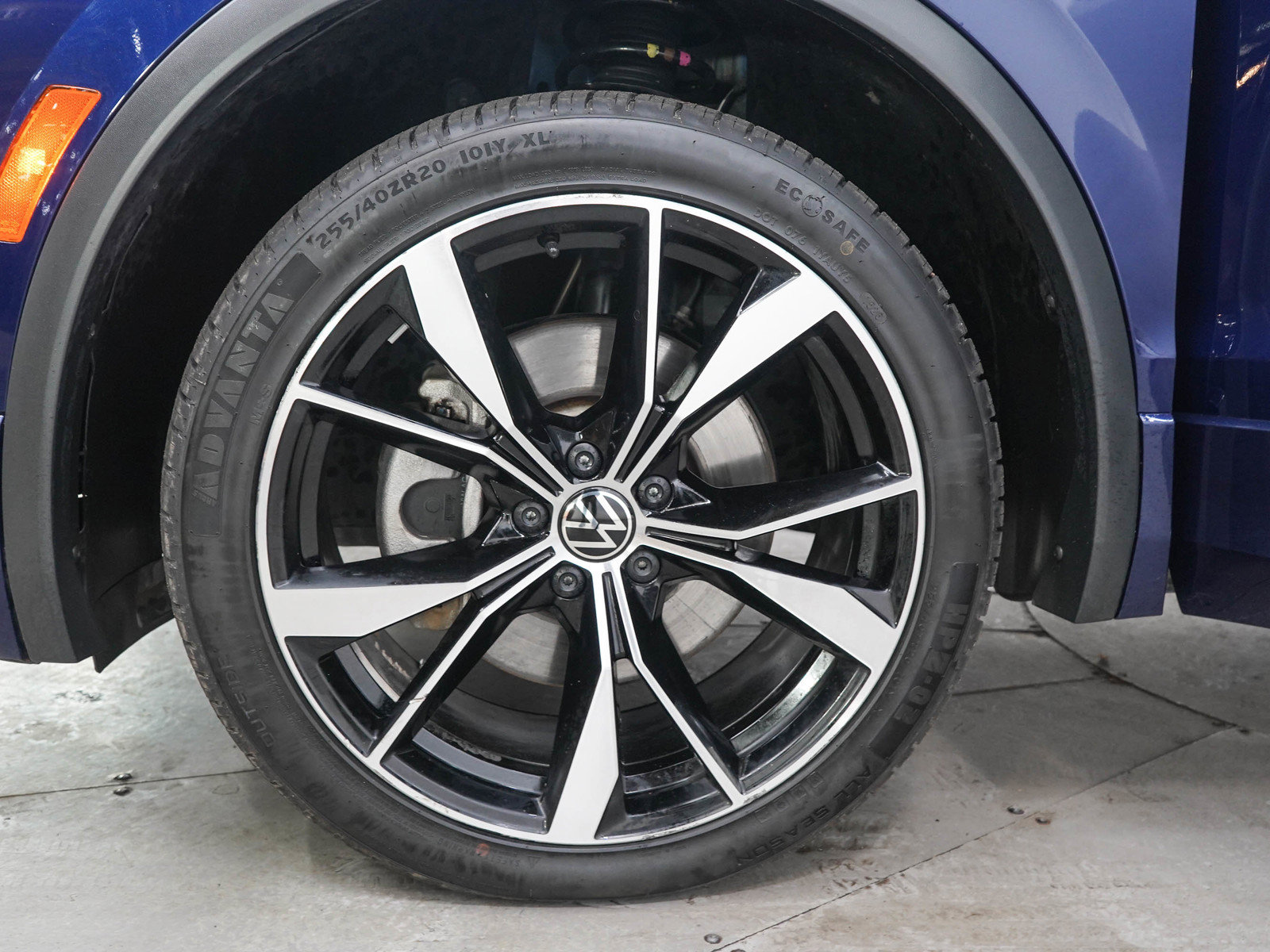 Used 2024 Volkswagen Tiguan SEL R-Line AWD/4WD image 30