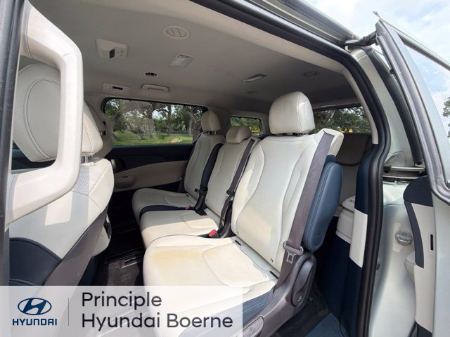 Used 2025 Kia Carnival EX FWD image 16