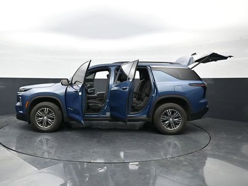 Used 2024 Chevrolet Traverse LT AWD/4WD image 44