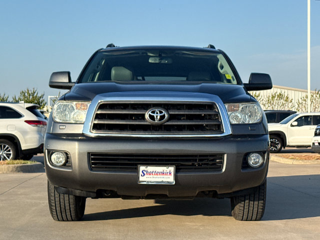 Used 2016 Toyota Sequoia SR5 w/ Premium Package RWD image 2