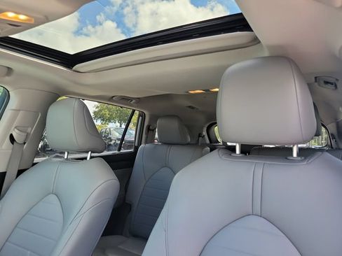 Used 2024 Toyota Highlander XLE FWD image 28
