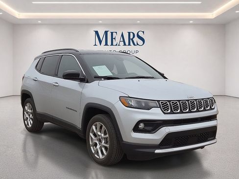 Used 2025 Jeep Compass Limited AWD/4WD image 7