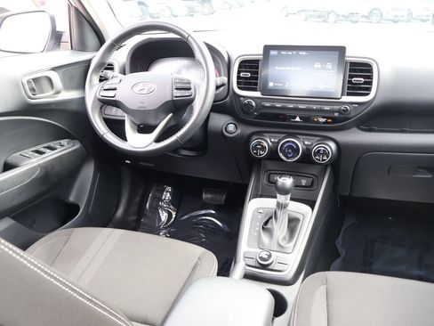 Used 2025 Hyundai Venue SEL FWD image 12