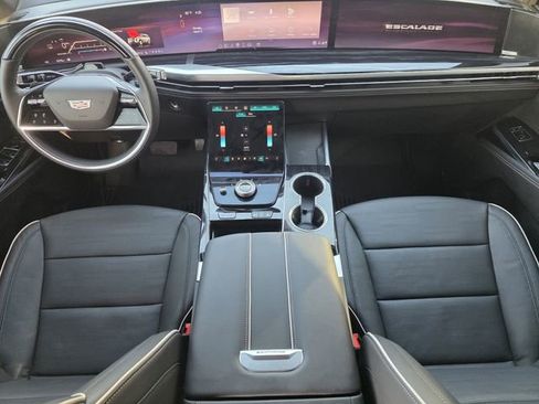 Used 2026 Cadillac Escalade 2WD image 23