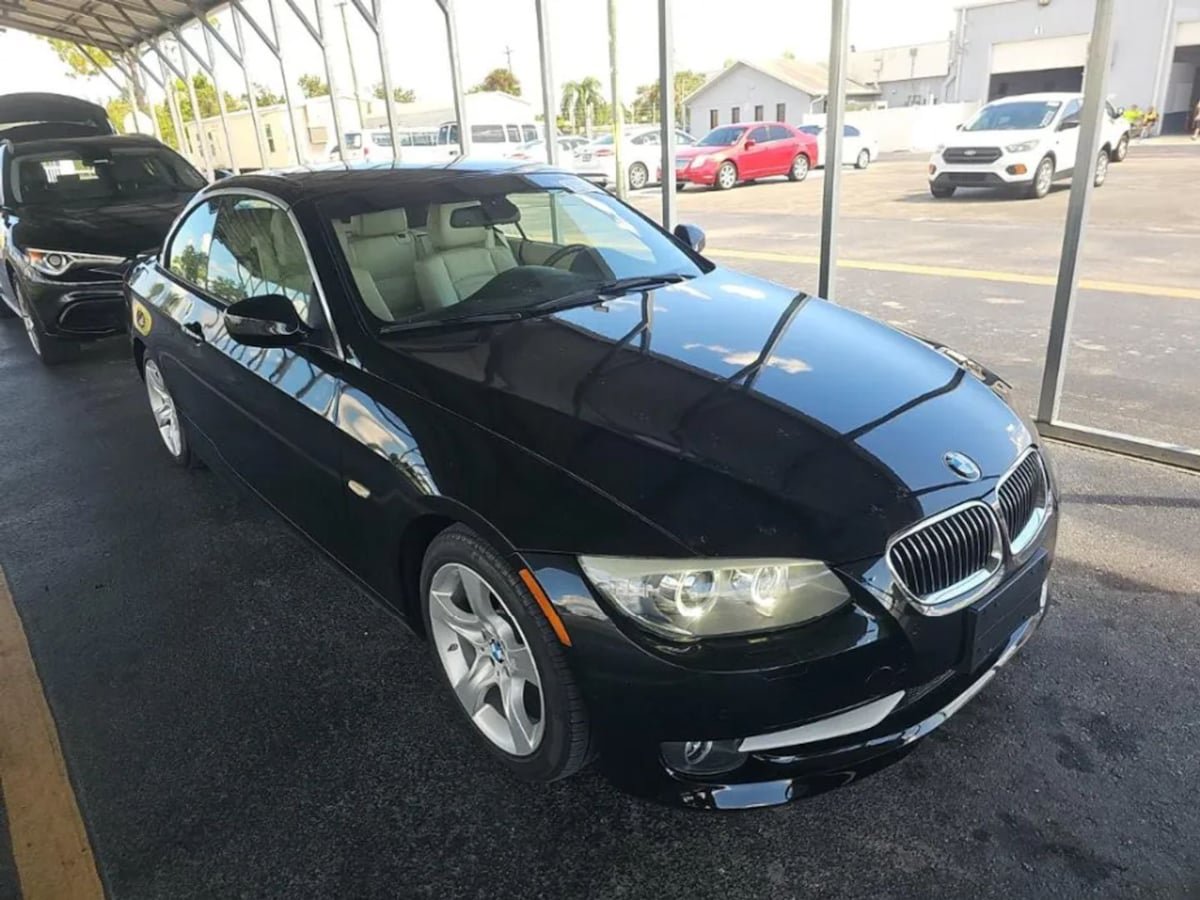 Used 2011 BMW 335i Convertible w/ Premium Pkg RWD image 2
