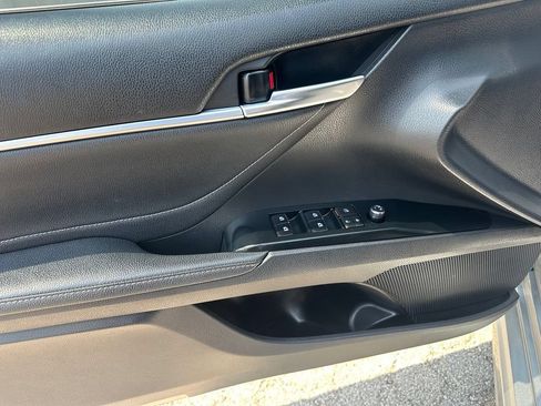 Used 2018 Toyota Camry XSE FWD image 11