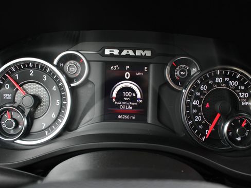 Used 2023 RAM 1500 Big Horn AWD/4WD image 32