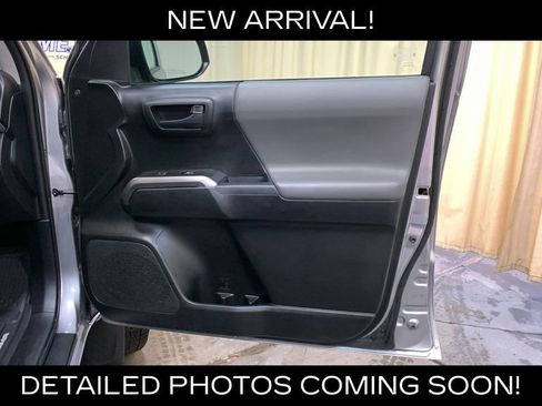 Used 2019 Toyota Tacoma SR5 AWD/4WD image 11