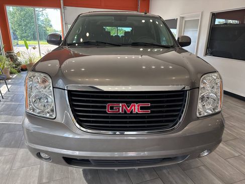 Used 2007 GMC Yukon XL SLT w/ SLT Preferred Equipment Group AWD/4WD image 2