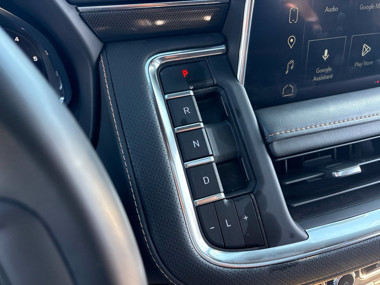 Used 2024 GMC Yukon AT4 w/ AT4 Premium Package AWD/4WD image 22