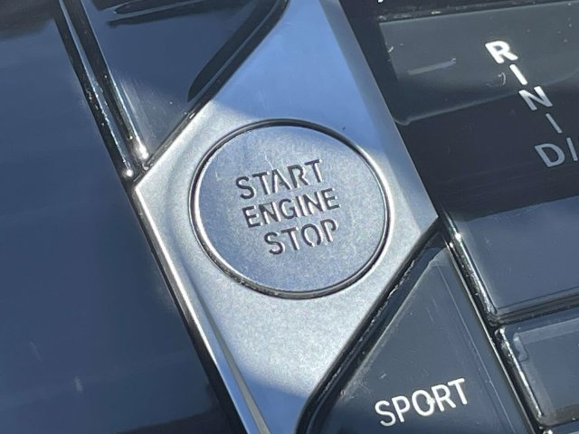 Used 2023 BMW X7 xDrive40i w/ M Sport Package AWD/4WD image 31
