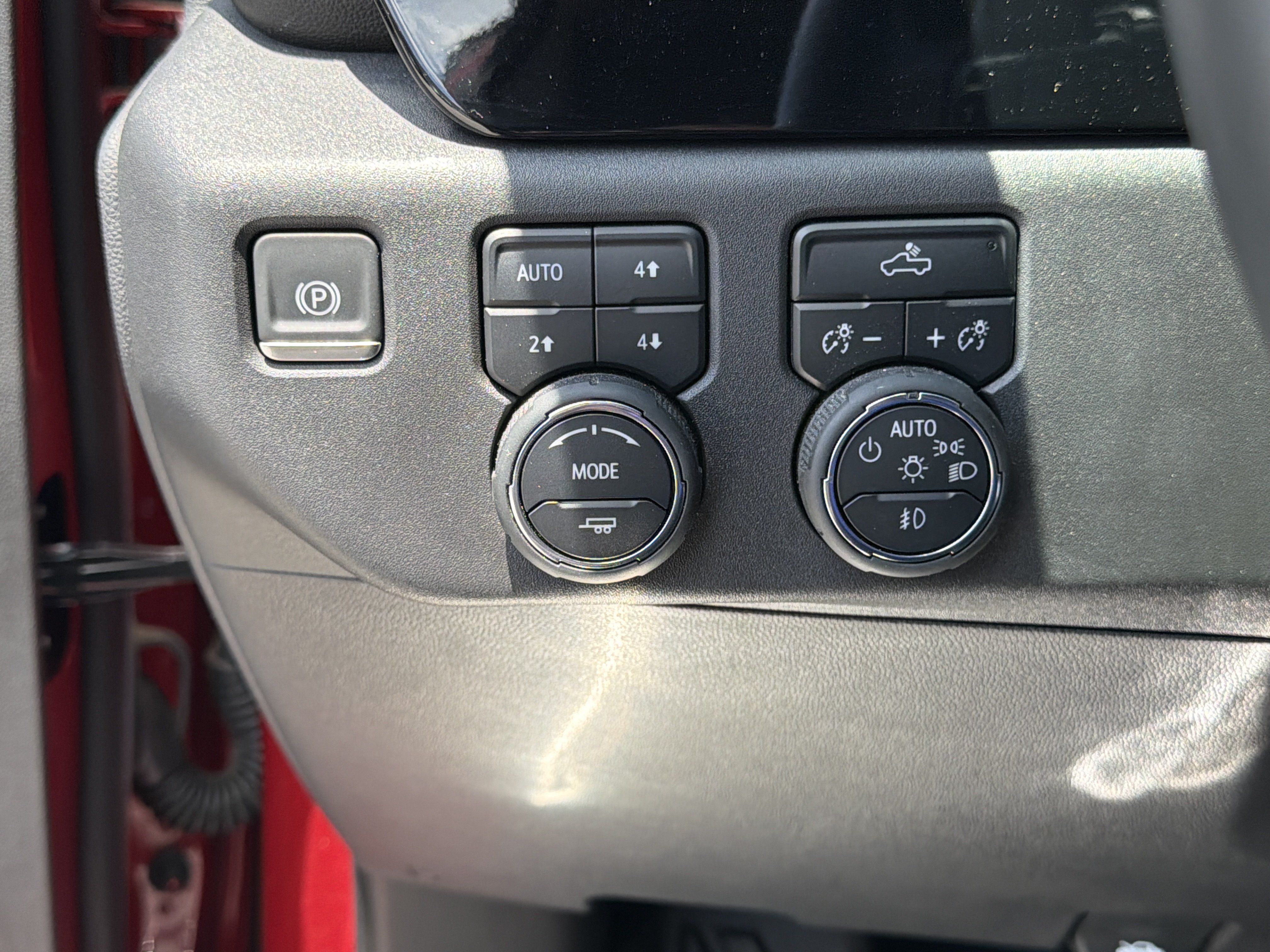 Used 2025 Chevrolet Silverado 1500 LT Trail Boss w/ Convenience Package II AWD/4WD image 17