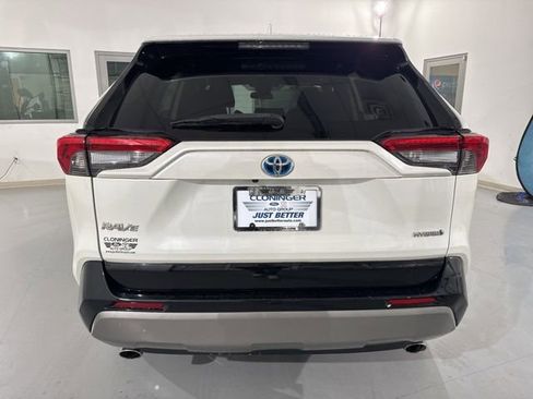 Used 2022 Toyota RAV4 SE AWD/4WD image 7